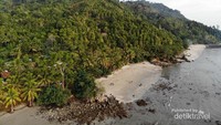 Panorama indah di Pantai Mutiara Trenggalek