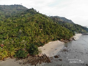 Pantai Mutiara Trenggalek Memang Secantik Namanya