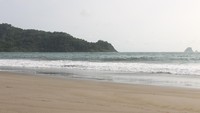 Inilah Pantai Nagellan di Jember