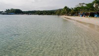 Ketenangan air Pantai Nambo