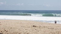 Cantiknya Ombak Pantai Ngantep