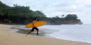 Pantai Ngantep, Surga Selancar di Selatan Malang