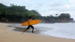Pantai Ngantep, Surga Selancar di Selatan Malang