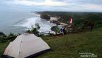 Pantai Ngrumput di Gunungkidul, Tempat Kemping Paling Asyik