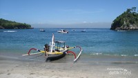 Perahu yang mengantar kami