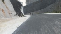 Bukit yang dibelah untuk akses jalan