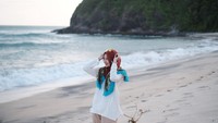 Pantai Wane dengan pasirnya yang bersih