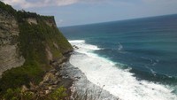 Pantai Uluwatu dilihat dari Pura Uluwatu