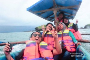 Pantai Papuma Jember, Surga di Balik Bukit