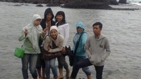 Bergaya di Pantai Papuma