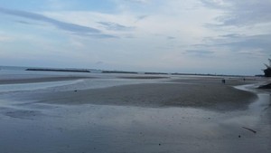Pantai Pasir Padi, Kini Keindahanmu Tak Seperti Dulu