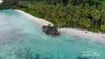 Pantai Pasir Panjang Labengki yang Memikat Hati