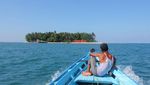 Pantai Pasir Putih & Makam Keramat di Pulau Angso Duo