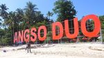Pantai Pasir Putih & Makam Keramat di Pulau Angso Duo