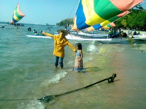 Pantai Pasir Putih, Wisata Murah Meriah nan Cantik dari Situbondo