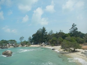 Pantai Penyabong, Satu Lagi Pantai Cantik di Belitung