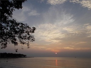 Pantai Perawan Ini Bersembunyi di Ujung Jawa