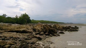 Pantai Pulau Besar yang Perawan di Bangka