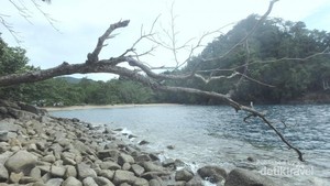 Pantai Rahasia di Maluku yang Jarang Orang Tahu