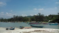 Perahu perahu para nelayan di pantai rebo
