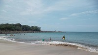 Pantai Santolo punya pasir pantai yang lembut