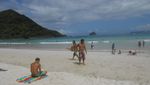 Pantai Selong Belanak, Tempatnya Bule Bersantai di Lombok