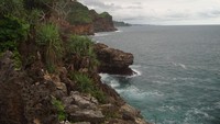 Deretan bukit karang yang panjang