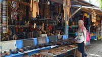 Pusat oleh-oleh di Pantai Senggigi