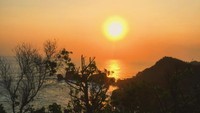 Sunset dari atas Bukit Pengilon Pantai Siung