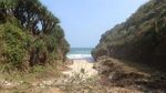 Pantai Srakung Gunungkidul Pas buat yang Tak Suka Keramaian