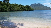Pantai Sulamadaha memiliki air yang sangat jernih