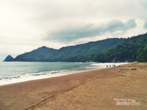 Pantai Tambak Asri, Si Eksotis yang Tersembunyi di Malang