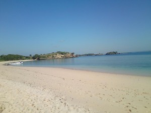Pantai Tangsi Lombok, Saingannya Pink Beach di Komodo