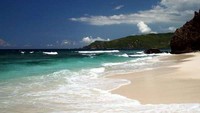 Pantai Tanjung Aan yang penuh ketenangan di Lombok Selatan (Hanindita Ratna Asti/dtraveler)
