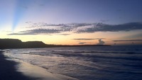 Suasana eksotis pantai di pagi hari