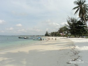Pantai Tanjung Kelayang di Belitung, Pemandangannya Dahsyat!