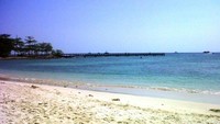 Suasana ketenangan dan kenyamanan di Pantai Tanjung Lesung