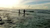 Memancing juga bisa dilakukan di sini