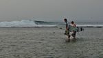 Pantai Tanjung Setia di Lampung, Surga Peselancar Dunia