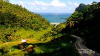 Akses menuju pantai sudah bagus
