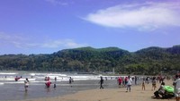 Pegunungan Pengapit Pantai Teleng Ria