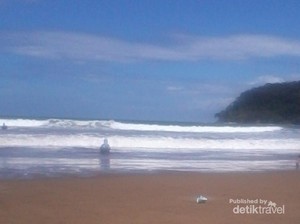 Pantai Teleng Ria, Tempat Liburan Murah Meriah di Pacitan