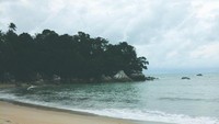 Sisi utara Pantai Teluk Uber