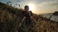 Spot foto terbaik dengan view ilalang dari atas Bukit Srau