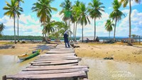 View dari Jembatan ke Pantai Wantopi