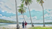 Pesona Pantai Wantopi