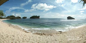 Pantai Watu Karung Pacitan, Raja Ampatnya Jawa Timur