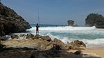 Pantai Watu Lepek Buat Libur Pemilu di Malang