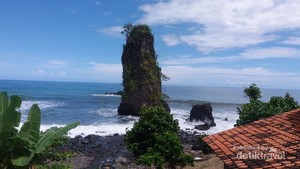 Pantai Watu Tihang yang Unik di Lampung