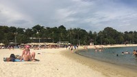 Suasana di depan Tanjong Beach Club